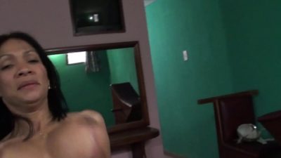 Madura goza con un negro en hotel