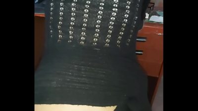 Le dan leche en la boca durante el juego de venezuela